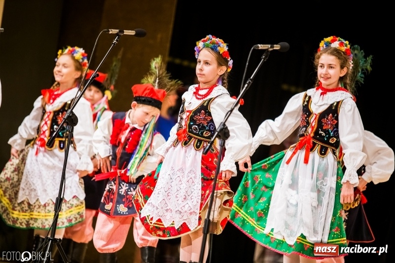 Zdjęcie w galerii na portalu naszraciborz.pl: 20 lat z tańcem. Jubileuszowy koncert Źródła na deskach RCK  wiadomości z regionu