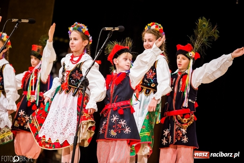 Zdjęcie w galerii na portalu naszraciborz.pl: 20 lat z tańcem. Jubileuszowy koncert Źródła na deskach RCK  wiadomości z regionu