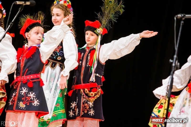 Zdjęcie w galerii na portalu naszraciborz.pl: 20 lat z tańcem. Jubileuszowy koncert Źródła na deskach RCK  wiadomości z regionu