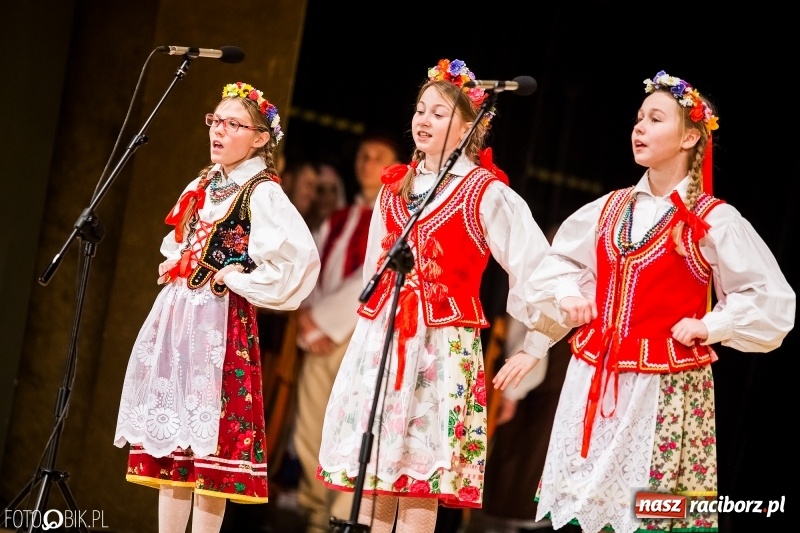 Zdjęcie w galerii na portalu naszraciborz.pl: 20 lat z tańcem. Jubileuszowy koncert Źródła na deskach RCK  wiadomości z regionu