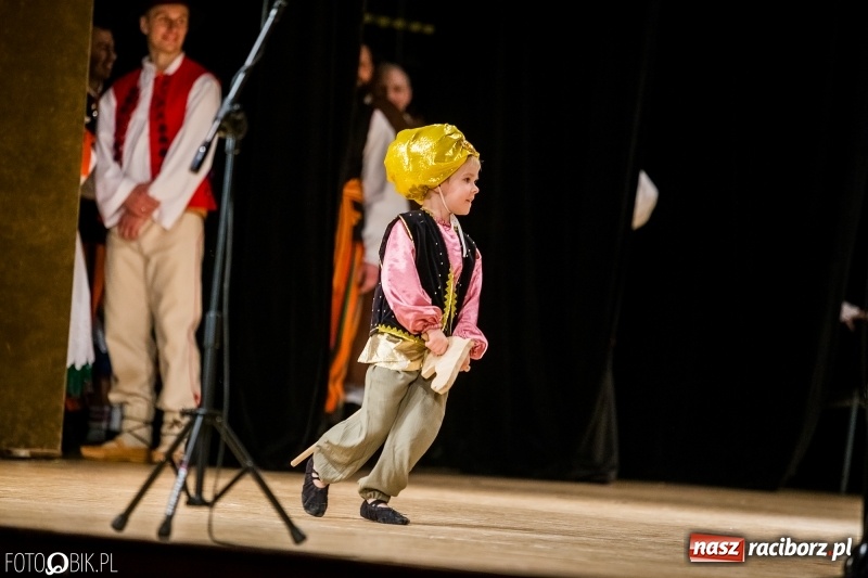 Zdjęcie w galerii na portalu naszraciborz.pl: 20 lat z tańcem. Jubileuszowy koncert Źródła na deskach RCK  wiadomości z regionu