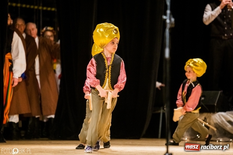 Zdjęcie w galerii na portalu naszraciborz.pl: 20 lat z tańcem. Jubileuszowy koncert Źródła na deskach RCK  wiadomości z regionu