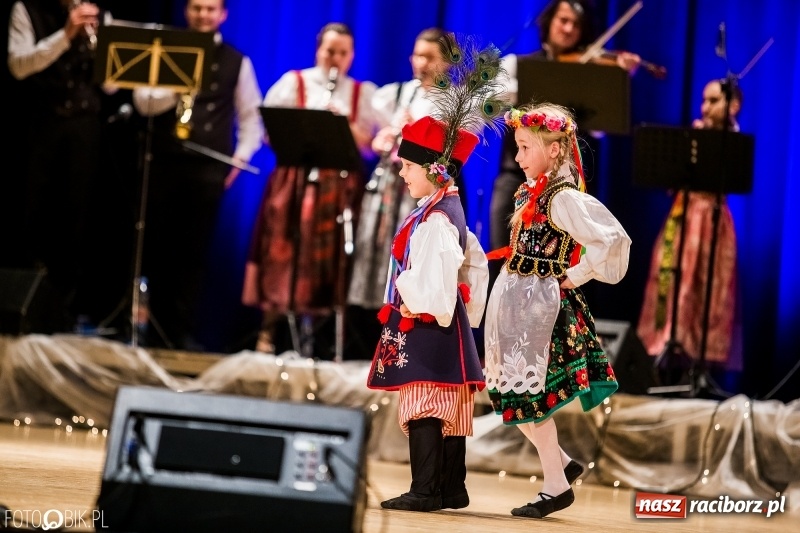 Zdjęcie w galerii na portalu naszraciborz.pl: 20 lat z tańcem. Jubileuszowy koncert Źródła na deskach RCK  wiadomości z regionu