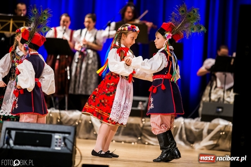 Zdjęcie w galerii na portalu naszraciborz.pl: 20 lat z tańcem. Jubileuszowy koncert Źródła na deskach RCK  wiadomości z regionu
