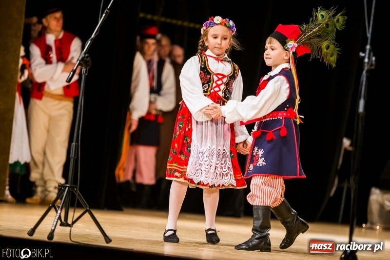 Zdjęcie w galerii na portalu naszraciborz.pl: 20 lat z tańcem. Jubileuszowy koncert Źródła na deskach RCK  wiadomości z regionu