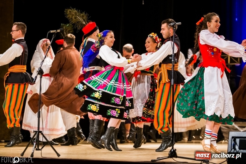 Zdjęcie w galerii na portalu naszraciborz.pl: 20 lat z tańcem. Jubileuszowy koncert Źródła na deskach RCK  wiadomości z regionu