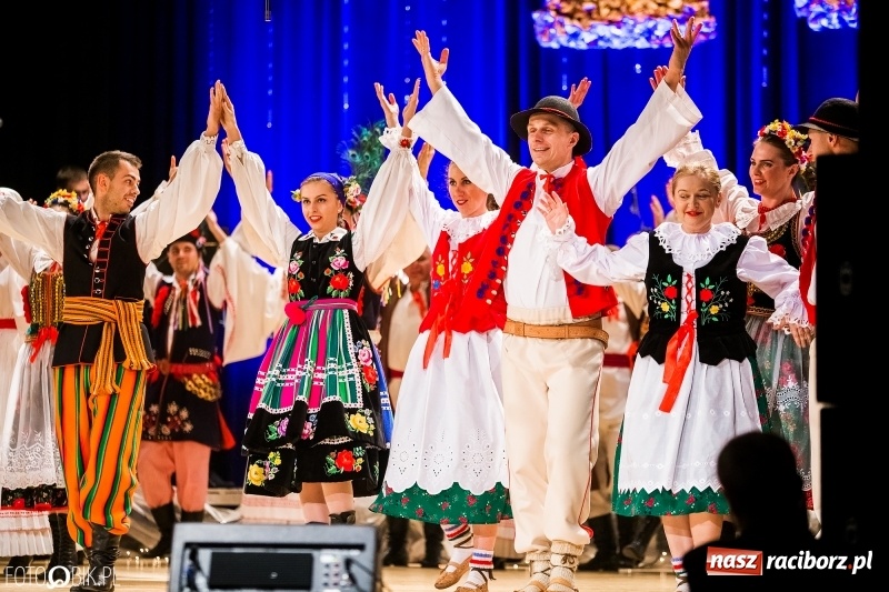 Zdjęcie w galerii na portalu naszraciborz.pl: 20 lat z tańcem. Jubileuszowy koncert Źródła na deskach RCK  wiadomości z regionu