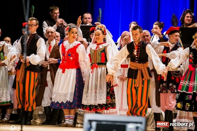 Zdjęcie w galerii na portalu naszraciborz.pl: 20 lat z tańcem. Jubileuszowy koncert Źródła na deskach RCK  wiadomości z regionu