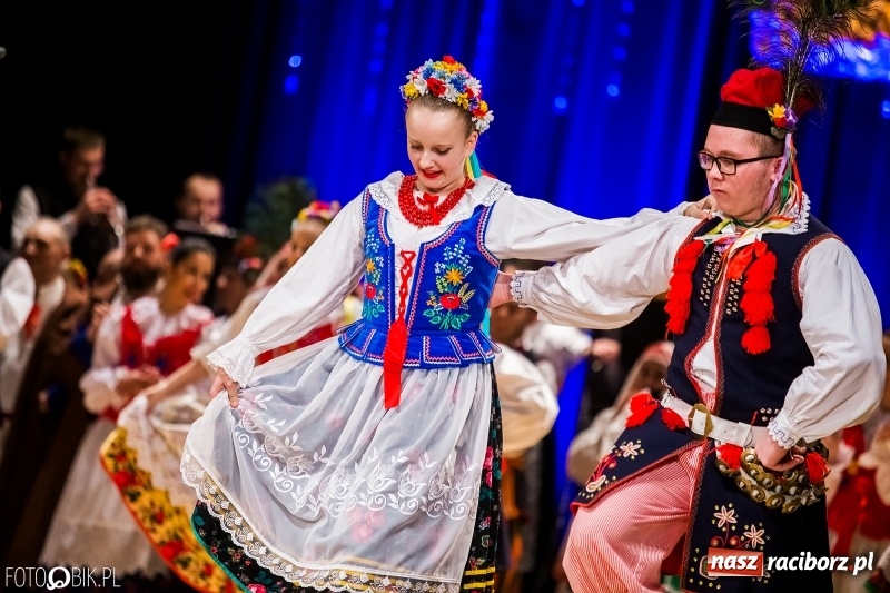 Zdjęcie w galerii na portalu naszraciborz.pl: 20 lat z tańcem. Jubileuszowy koncert Źródła na deskach RCK  wiadomości z regionu