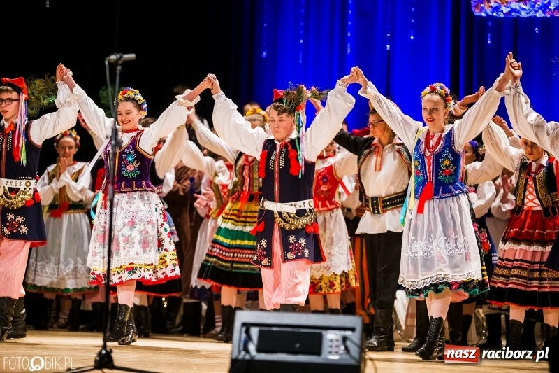 Zdjęcie w galerii na portalu naszraciborz.pl: 20 lat z tańcem. Jubileuszowy koncert Źródła na deskach RCK  wiadomości z regionu