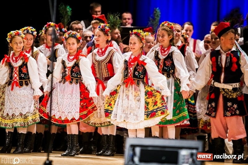 Zdjęcie w galerii na portalu naszraciborz.pl: 20 lat z tańcem. Jubileuszowy koncert Źródła na deskach RCK  wiadomości z regionu