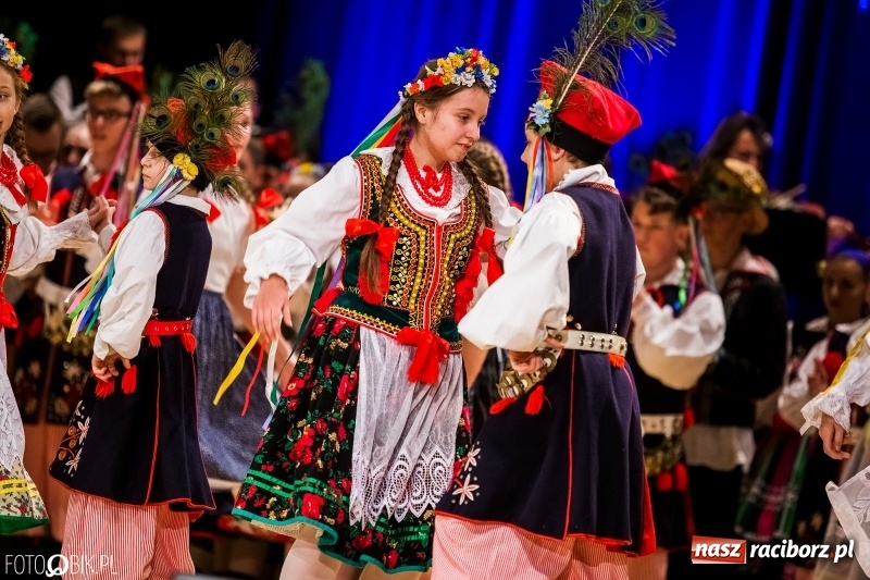 Zdjęcie w galerii na portalu naszraciborz.pl: 20 lat z tańcem. Jubileuszowy koncert Źródła na deskach RCK  wiadomości z regionu
