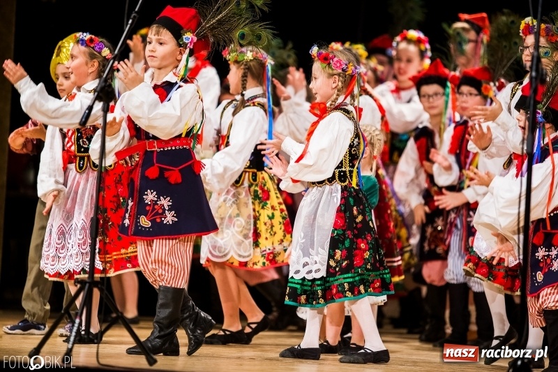 Zdjęcie w galerii na portalu naszraciborz.pl: 20 lat z tańcem. Jubileuszowy koncert Źródła na deskach RCK  wiadomości z regionu