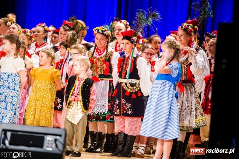 Zdjęcie w galerii na portalu naszraciborz.pl: 20 lat z tańcem. Jubileuszowy koncert Źródła na deskach RCK  wiadomości z regionu