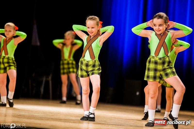 Zdjęcie w galerii na portalu naszraciborz.pl: 20 lat z tańcem. Jubileuszowy koncert Źródła na deskach RCK  wiadomości z regionu