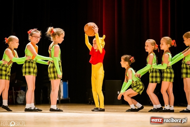 Zdjęcie w galerii na portalu naszraciborz.pl: 20 lat z tańcem. Jubileuszowy koncert Źródła na deskach RCK  wiadomości z regionu