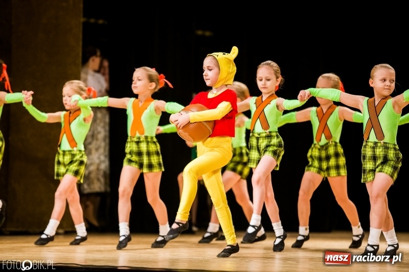 Zdjęcie w galerii na portalu naszraciborz.pl: 20 lat z tańcem. Jubileuszowy koncert Źródła na deskach RCK  wiadomości z regionu