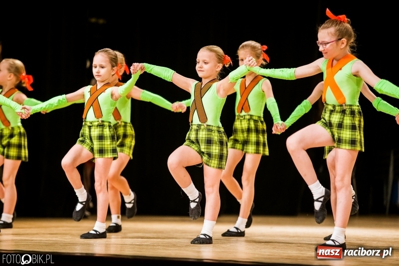 Zdjęcie w galerii na portalu naszraciborz.pl: 20 lat z tańcem. Jubileuszowy koncert Źródła na deskach RCK  wiadomości z regionu