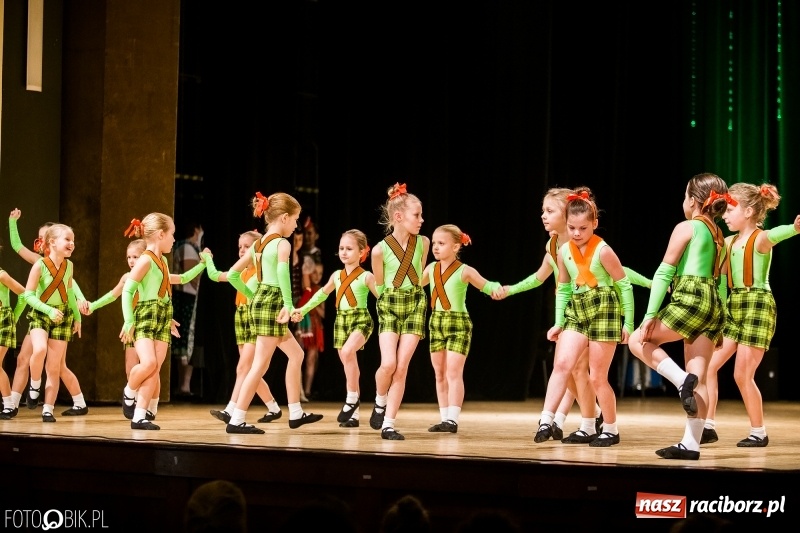 Zdjęcie w galerii na portalu naszraciborz.pl: 20 lat z tańcem. Jubileuszowy koncert Źródła na deskach RCK  wiadomości z regionu