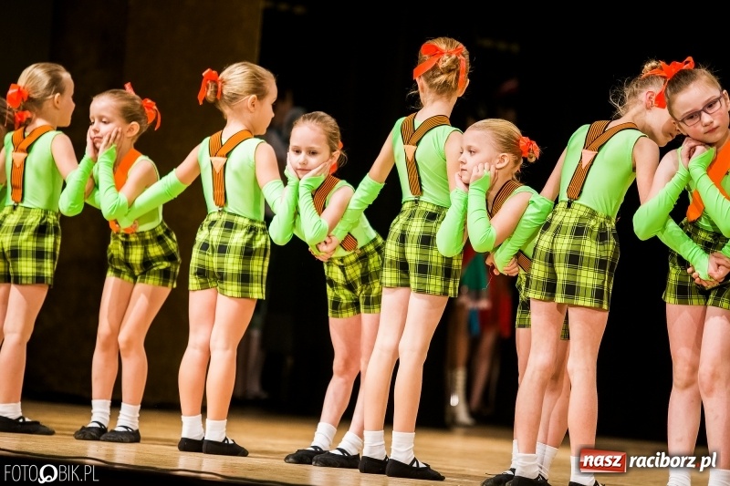 Zdjęcie w galerii na portalu naszraciborz.pl: 20 lat z tańcem. Jubileuszowy koncert Źródła na deskach RCK  wiadomości z regionu