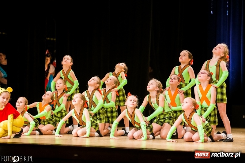 Zdjęcie w galerii na portalu naszraciborz.pl: 20 lat z tańcem. Jubileuszowy koncert Źródła na deskach RCK  wiadomości z regionu
