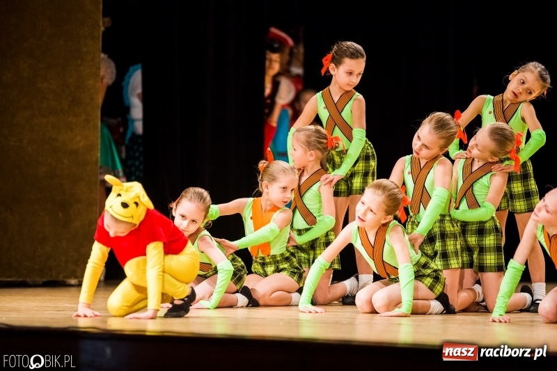 Zdjęcie w galerii na portalu naszraciborz.pl: 20 lat z tańcem. Jubileuszowy koncert Źródła na deskach RCK  wiadomości z regionu