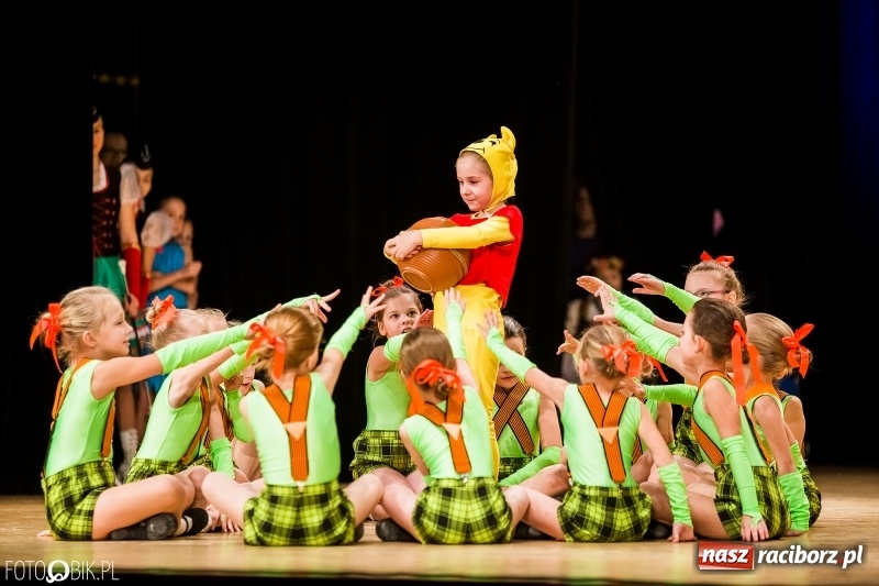 Zdjęcie w galerii na portalu naszraciborz.pl: 20 lat z tańcem. Jubileuszowy koncert Źródła na deskach RCK  wiadomości z regionu