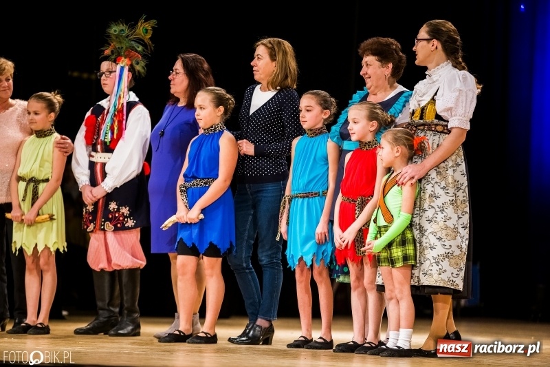 Zdjęcie w galerii na portalu naszraciborz.pl: 20 lat z tańcem. Jubileuszowy koncert Źródła na deskach RCK  wiadomości z regionu