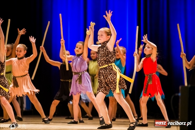 Zdjęcie w galerii na portalu naszraciborz.pl: 20 lat z tańcem. Jubileuszowy koncert Źródła na deskach RCK  wiadomości z regionu
