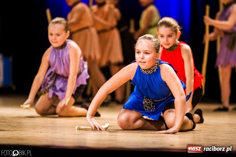 Zdjęcie w galerii na portalu naszraciborz.pl: 20 lat z tańcem. Jubileuszowy koncert Źródła na deskach RCK  wiadomości z regionu