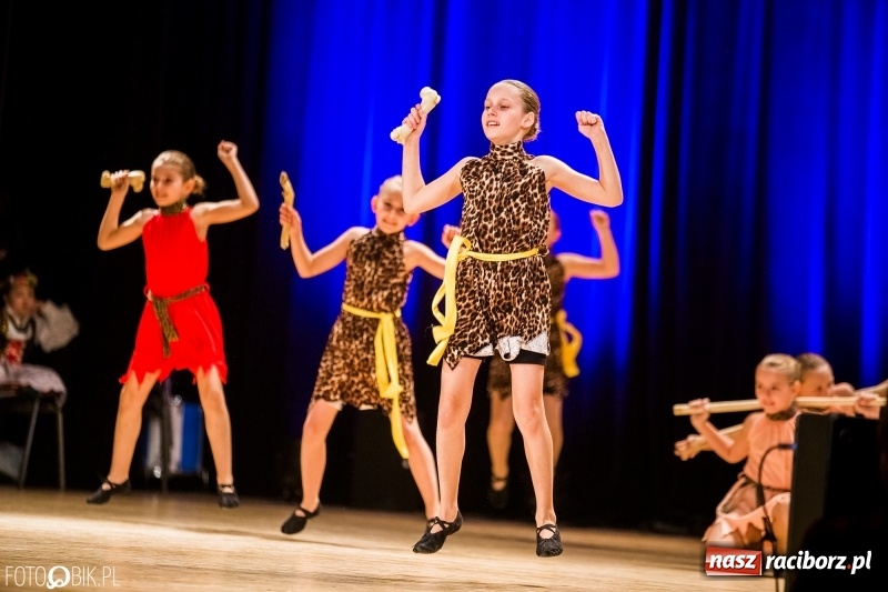 Zdjęcie w galerii na portalu naszraciborz.pl: 20 lat z tańcem. Jubileuszowy koncert Źródła na deskach RCK  wiadomości z regionu