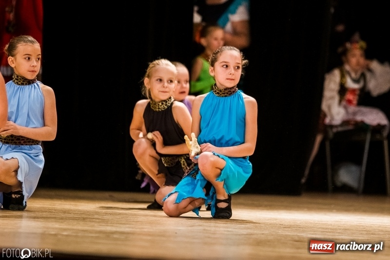 Zdjęcie w galerii na portalu naszraciborz.pl: 20 lat z tańcem. Jubileuszowy koncert Źródła na deskach RCK  wiadomości z regionu
