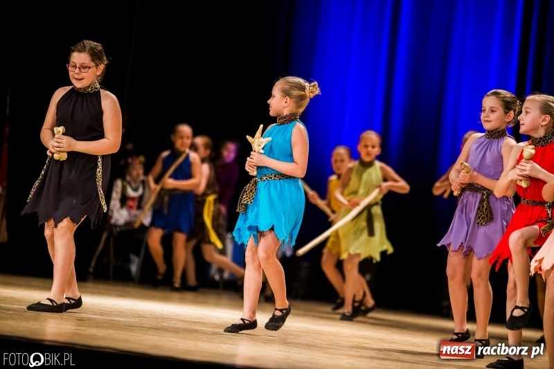 Zdjęcie w galerii na portalu naszraciborz.pl: 20 lat z tańcem. Jubileuszowy koncert Źródła na deskach RCK  wiadomości z regionu