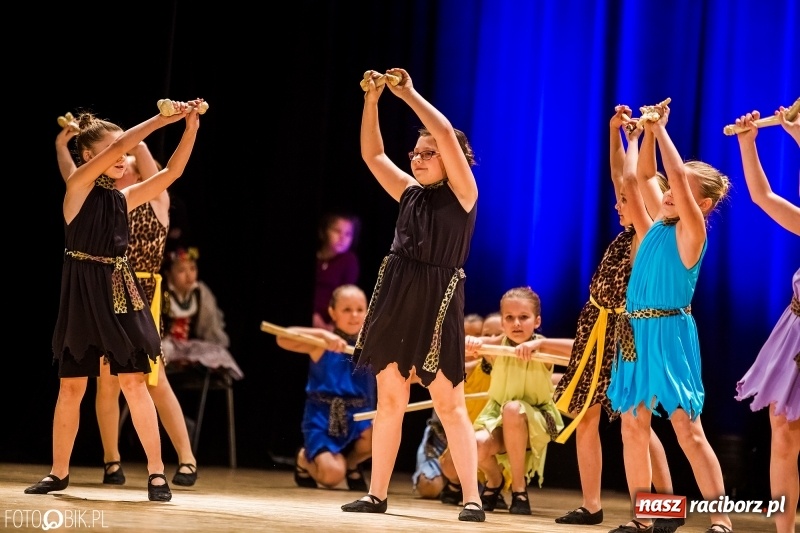 Zdjęcie w galerii na portalu naszraciborz.pl: 20 lat z tańcem. Jubileuszowy koncert Źródła na deskach RCK  wiadomości z regionu