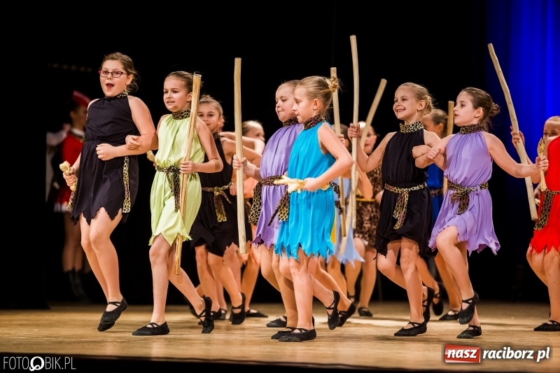 Zdjęcie w galerii na portalu naszraciborz.pl: 20 lat z tańcem. Jubileuszowy koncert Źródła na deskach RCK  wiadomości z regionu
