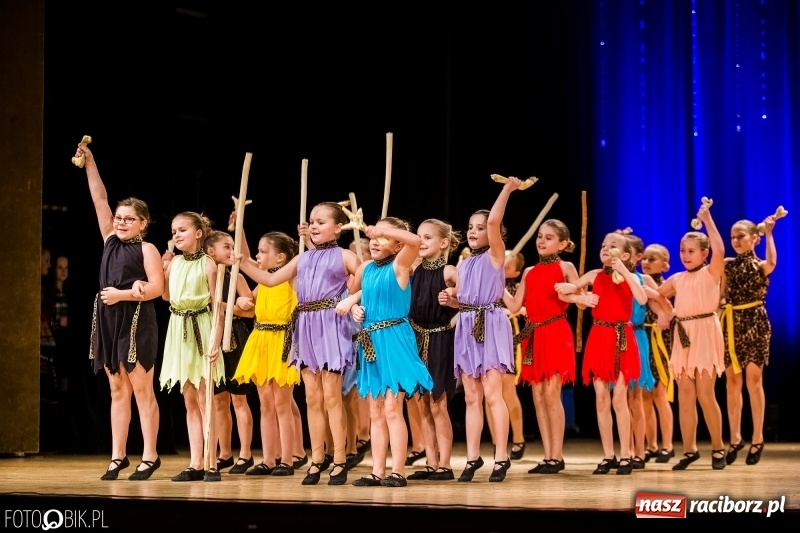 Zdjęcie w galerii na portalu naszraciborz.pl: 20 lat z tańcem. Jubileuszowy koncert Źródła na deskach RCK  wiadomości z regionu