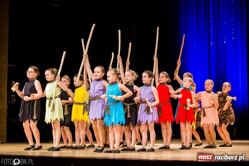Zdjęcie w galerii na portalu naszraciborz.pl: 20 lat z tańcem. Jubileuszowy koncert Źródła na deskach RCK  wiadomości z regionu