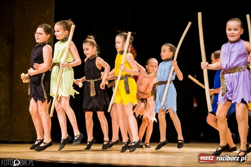 Zdjęcie w galerii na portalu naszraciborz.pl: 20 lat z tańcem. Jubileuszowy koncert Źródła na deskach RCK  wiadomości z regionu