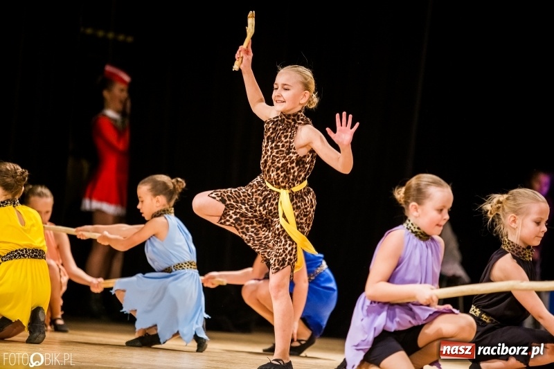 Zdjęcie w galerii na portalu naszraciborz.pl: 20 lat z tańcem. Jubileuszowy koncert Źródła na deskach RCK  wiadomości z regionu