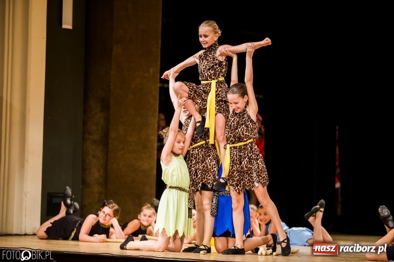 Zdjęcie w galerii na portalu naszraciborz.pl: 20 lat z tańcem. Jubileuszowy koncert Źródła na deskach RCK  wiadomości z regionu