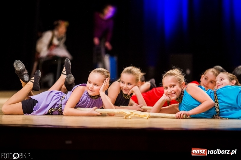 Zdjęcie w galerii na portalu naszraciborz.pl: 20 lat z tańcem. Jubileuszowy koncert Źródła na deskach RCK  wiadomości z regionu