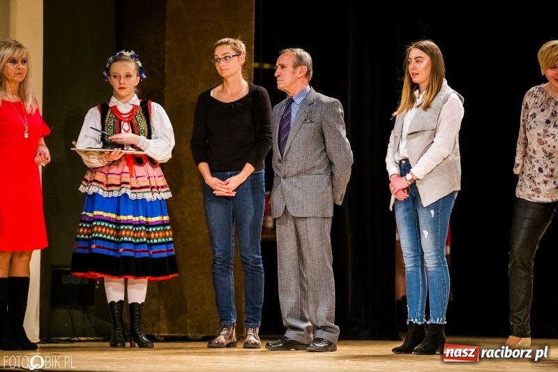 Zdjęcie w galerii na portalu naszraciborz.pl: 20 lat z tańcem. Jubileuszowy koncert Źródła na deskach RCK  wiadomości z regionu