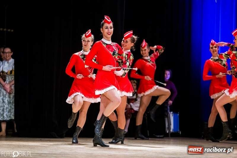 Zdjęcie w galerii na portalu naszraciborz.pl: 20 lat z tańcem. Jubileuszowy koncert Źródła na deskach RCK  wiadomości z regionu