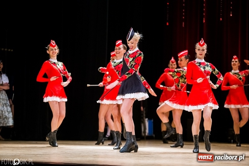 Zdjęcie w galerii na portalu naszraciborz.pl: 20 lat z tańcem. Jubileuszowy koncert Źródła na deskach RCK  wiadomości z regionu