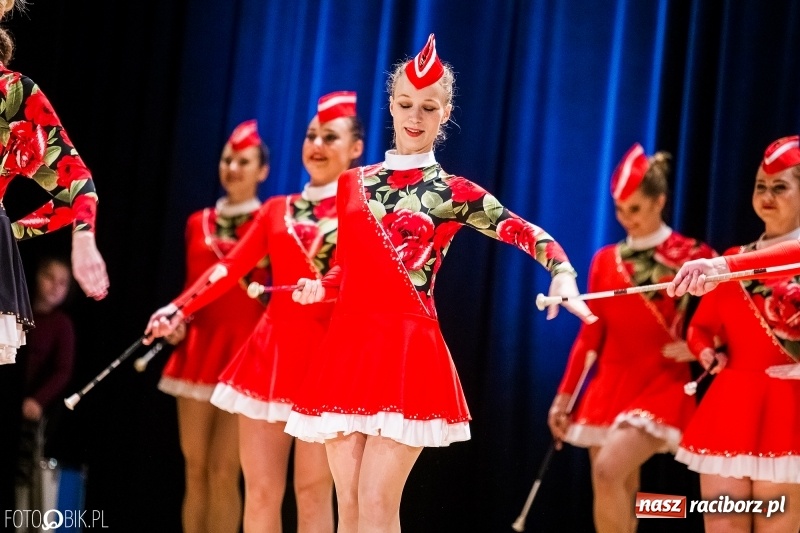 Zdjęcie w galerii na portalu naszraciborz.pl: 20 lat z tańcem. Jubileuszowy koncert Źródła na deskach RCK  wiadomości z regionu