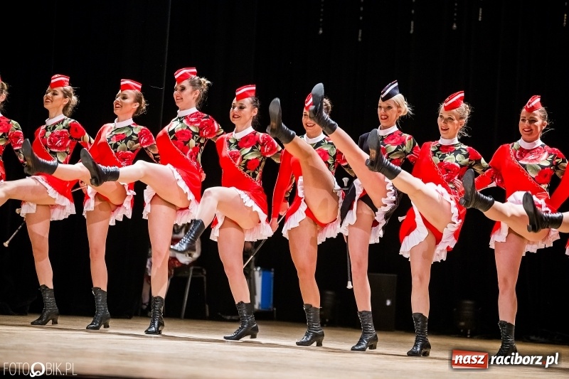 Zdjęcie w galerii na portalu naszraciborz.pl: 20 lat z tańcem. Jubileuszowy koncert Źródła na deskach RCK  wiadomości z regionu