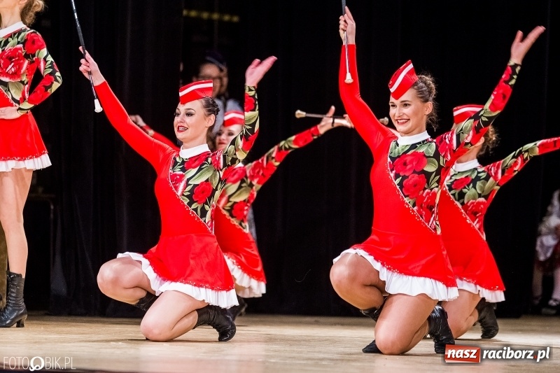 Zdjęcie w galerii na portalu naszraciborz.pl: 20 lat z tańcem. Jubileuszowy koncert Źródła na deskach RCK  wiadomości z regionu
