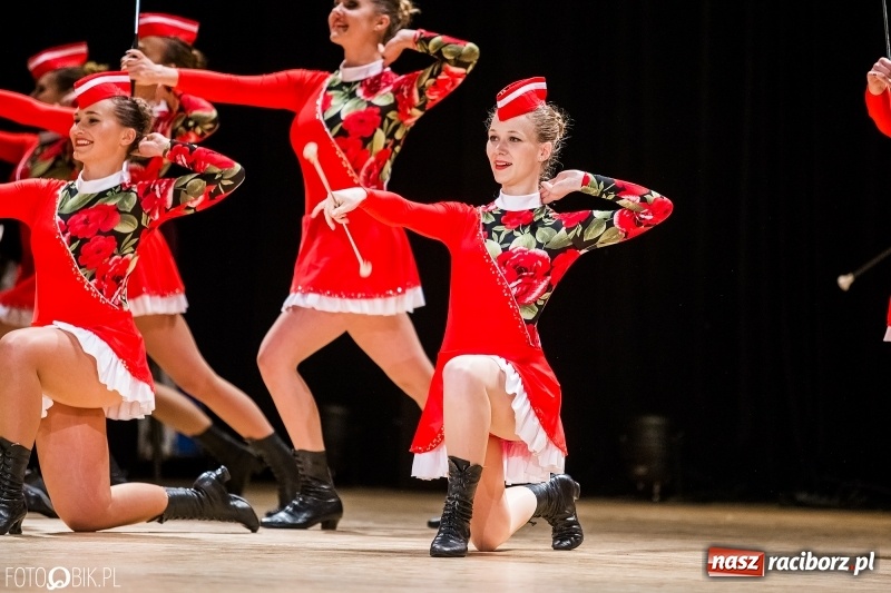Zdjęcie w galerii na portalu naszraciborz.pl: 20 lat z tańcem. Jubileuszowy koncert Źródła na deskach RCK  wiadomości z regionu