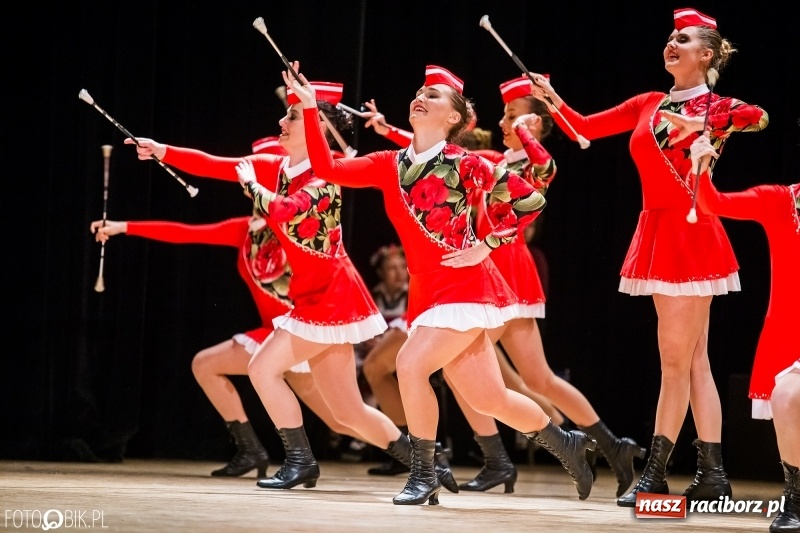 Zdjęcie w galerii na portalu naszraciborz.pl: 20 lat z tańcem. Jubileuszowy koncert Źródła na deskach RCK  wiadomości z regionu