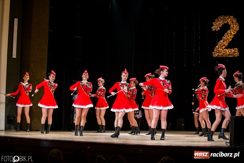 Zdjęcie w galerii na portalu naszraciborz.pl: 20 lat z tańcem. Jubileuszowy koncert Źródła na deskach RCK  wiadomości z regionu